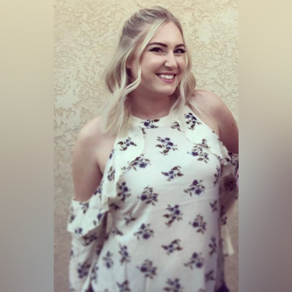 floral top.